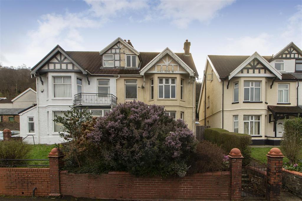 Llantwit Road, Treforest, Pontypridd 5 bed semidetached house £199,995