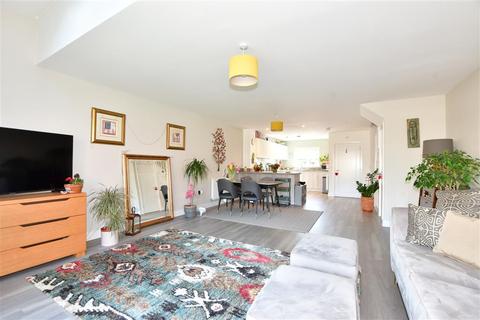 26 Baddlesmere Drive, Kings Hill, West Malling, ME19 4SF
