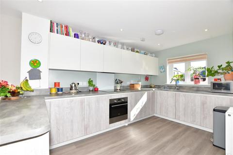 26 Baddlesmere Drive, Kings Hill, West Malling, ME19 4SF