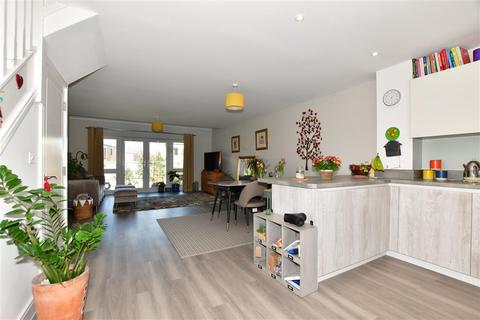 26 Baddlesmere Drive, Kings Hill, West Malling, ME19 4SF