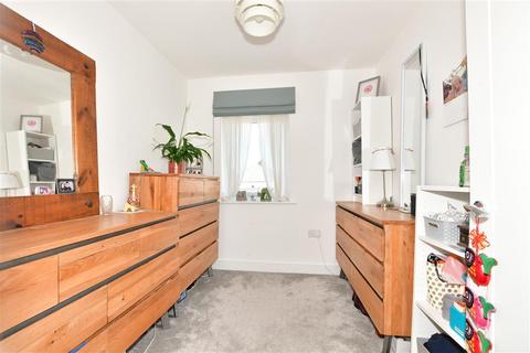 26 Baddlesmere Drive, Kings Hill, West Malling, ME19 4SF