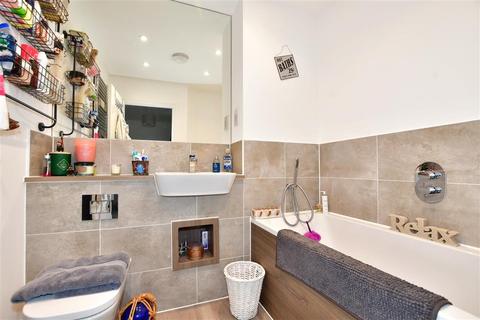 26 Baddlesmere Drive, Kings Hill, West Malling, ME19 4SF
