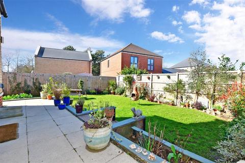 26 Baddlesmere Drive, Kings Hill, West Malling, ME19 4SF