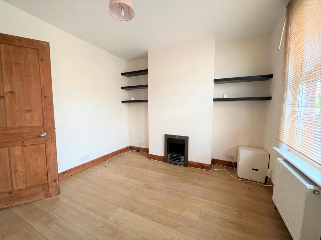 Tonbridge Road, Maidstone 2 bed terraced house £1,000 pcm (£231 pw)