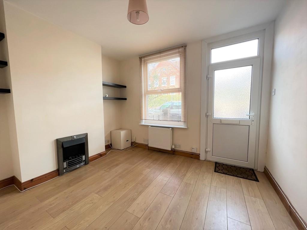 Tonbridge Road, Maidstone 2 bed terraced house £1,000 pcm (£231 pw)