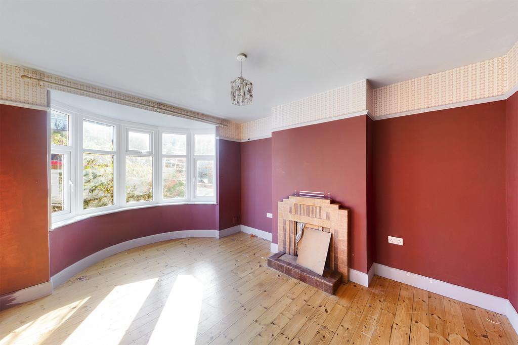 Longfield Road, Dover 3 bed end of terrace house £210,000