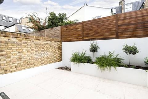 2 bedroom flat to rent, Fulham Palace Road, London