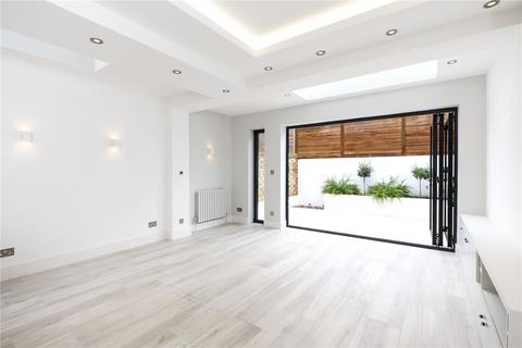 2 bedroom flat to rent, Fulham Palace Road, London