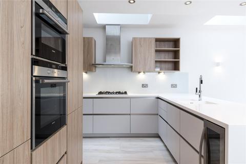 2 bedroom flat to rent, Fulham Palace Road, London