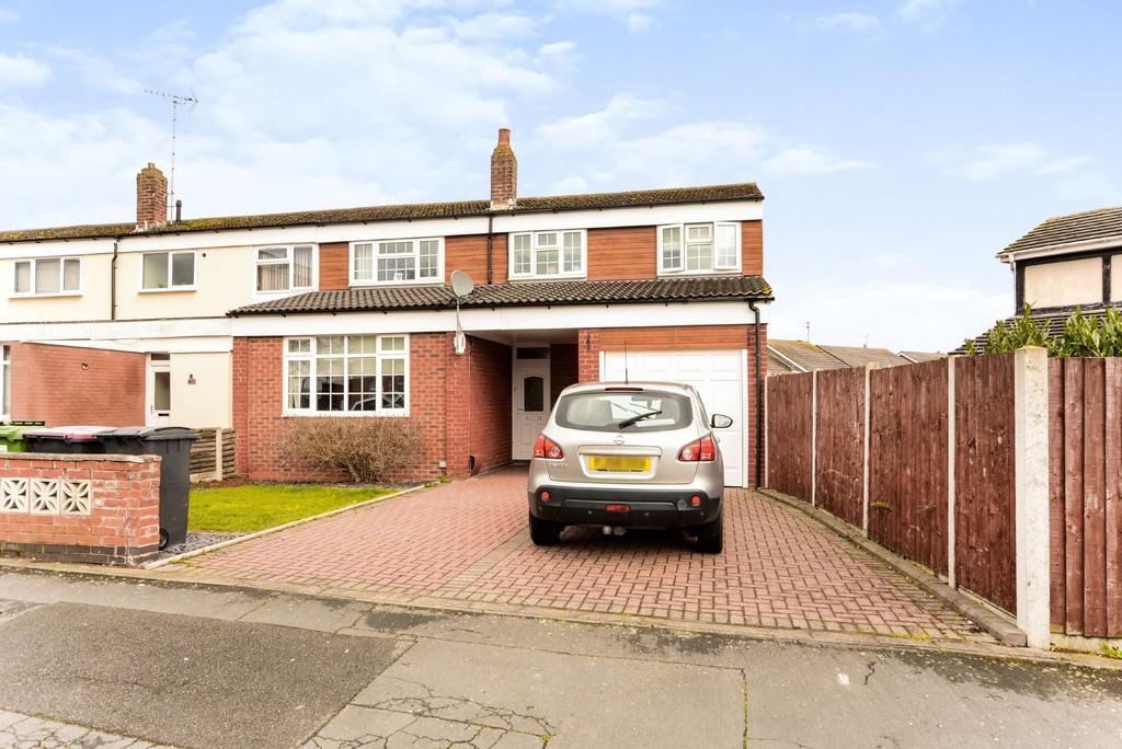 Park Avenue, Polesworth 3 bed end of terrace house £225,000