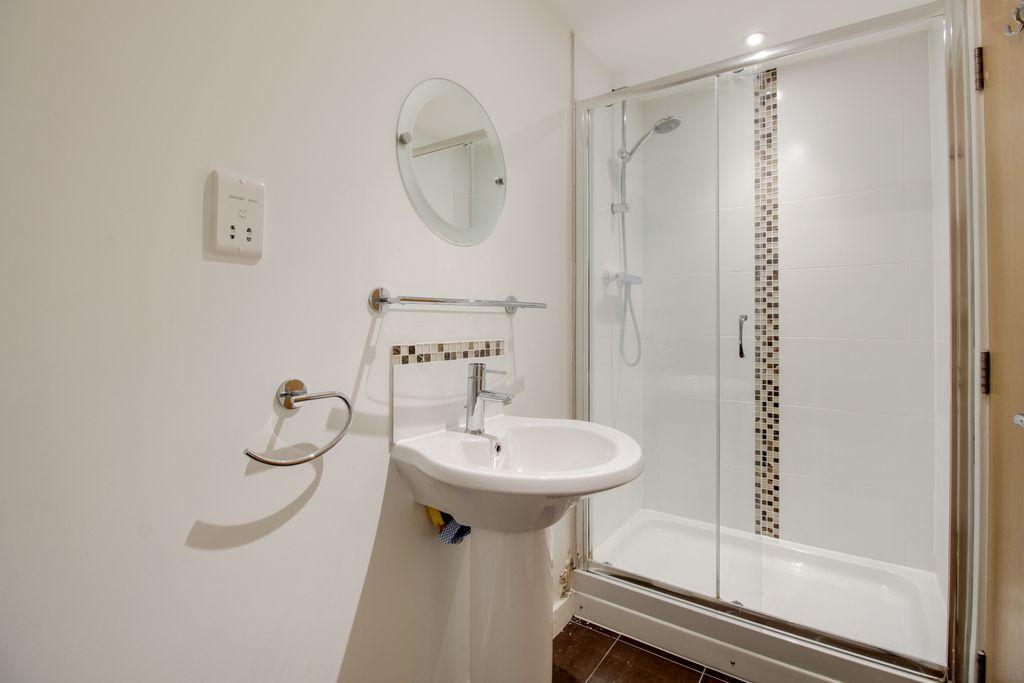 Ensuite to Bed 1