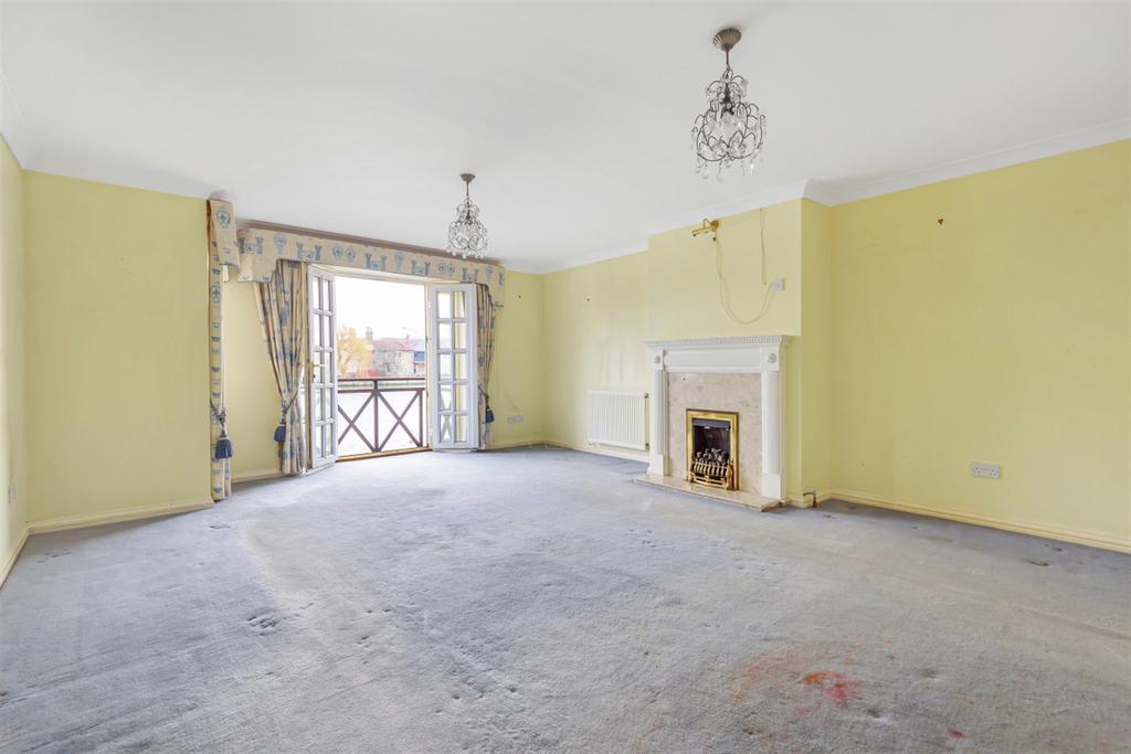 Chequers Quay, Queen Street, Emsworth, PO10 3 bed terraced house £635,000