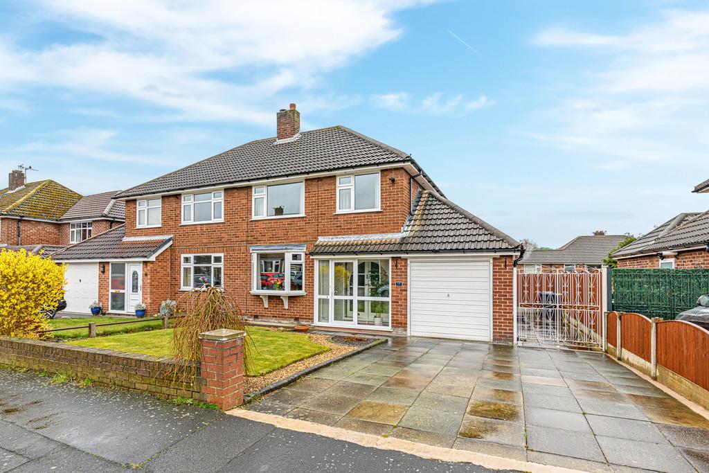Pickering Crescent, Thelwall, Warrington 3 bed semidetached house £