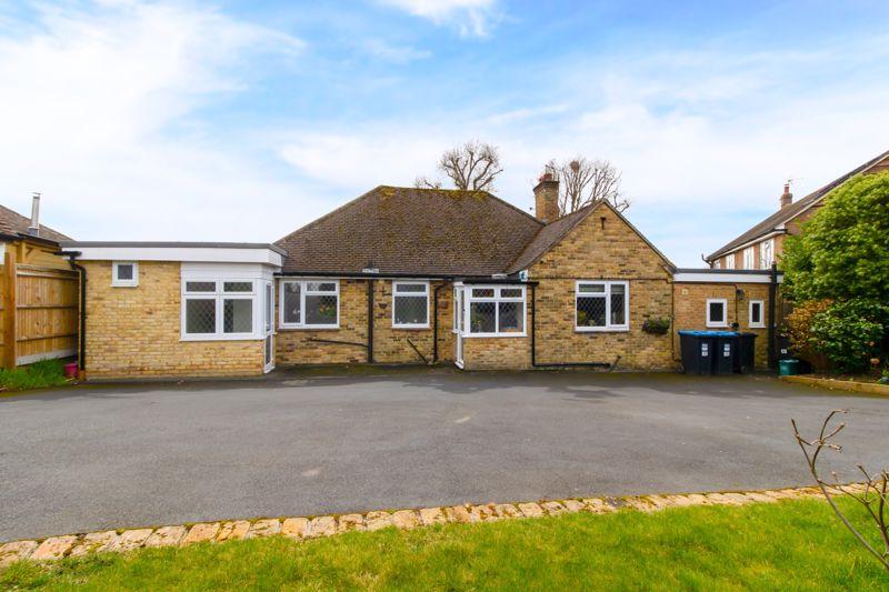 Woodlands Drive, Godstone 3 bed detached bungalow £685,000