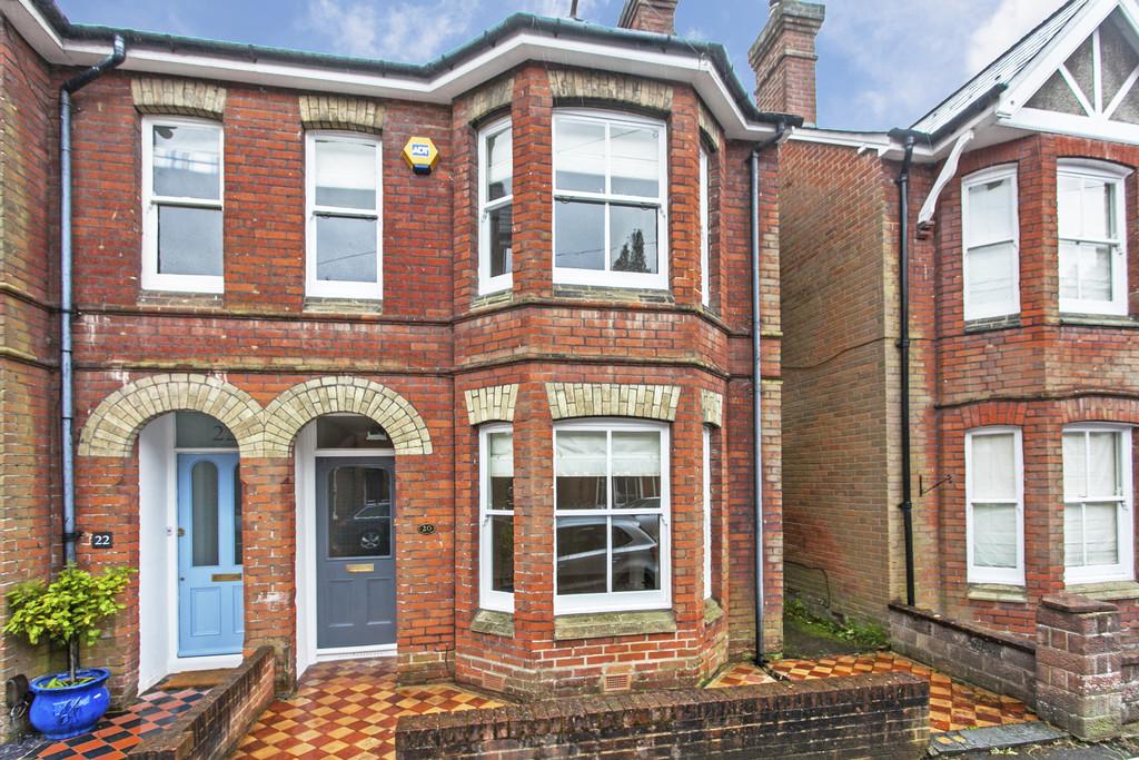 Nuns Road, Winchester 4 bed semidetached house £2,950 pcm (£681 pw)