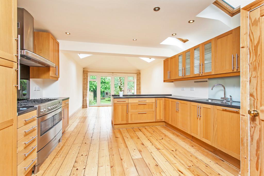 Nuns Road, Winchester 4 bed semidetached house £2,950 pcm (£681 pw)