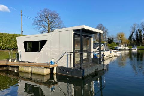 1 bedroom houseboat for sale, Bates Wharf Marine, Bridge Road, Chertsey