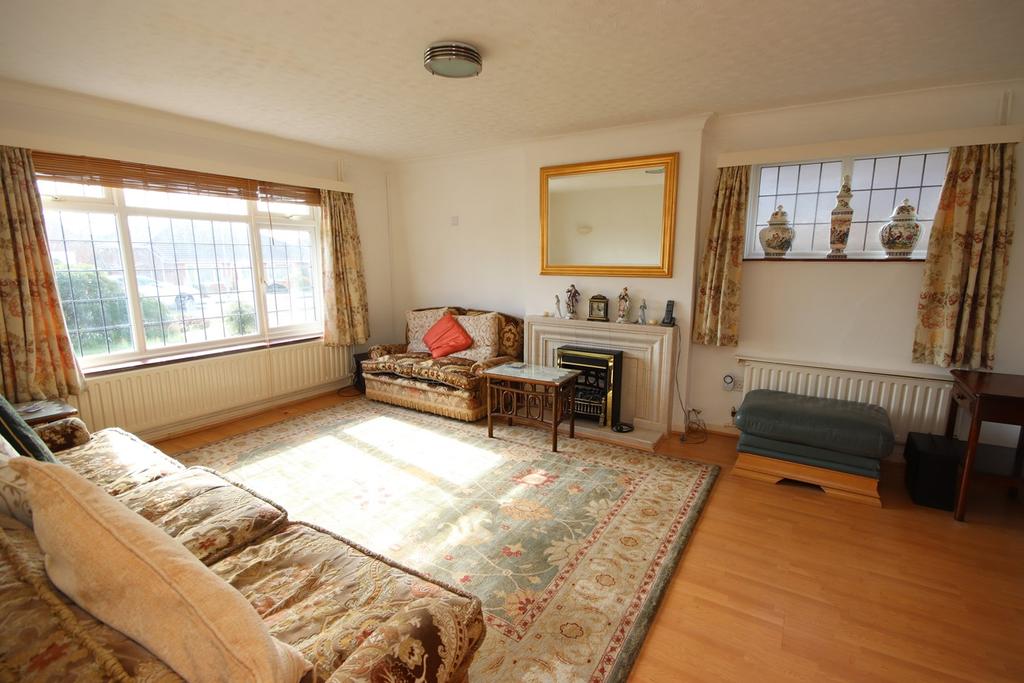 The Barnhams, BexhillonSea, TN39 3 bed bungalow £530,000