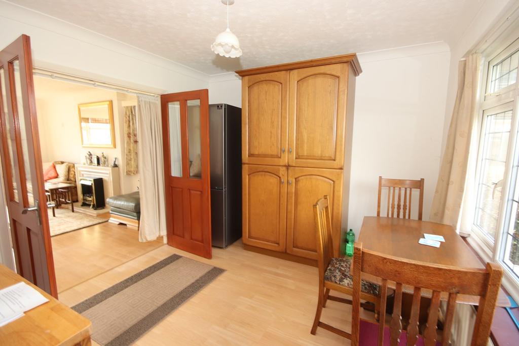 The Barnhams, BexhillonSea, TN39 3 bed bungalow £530,000