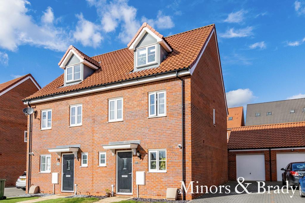 Blyth Close, Blofield 3 bed semidetached house £300,000