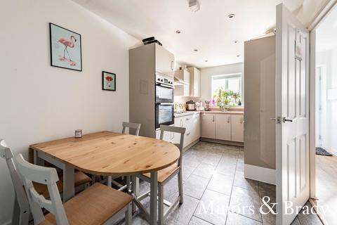 27 Blyth Close, Blofield, Norwich, NR13 4QY
