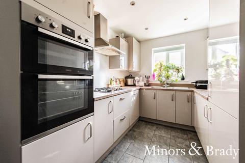 27 Blyth Close, Blofield, Norwich, NR13 4QY
