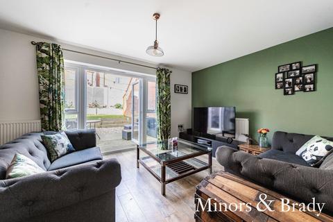 27 Blyth Close, Blofield, Norwich, NR13 4QY