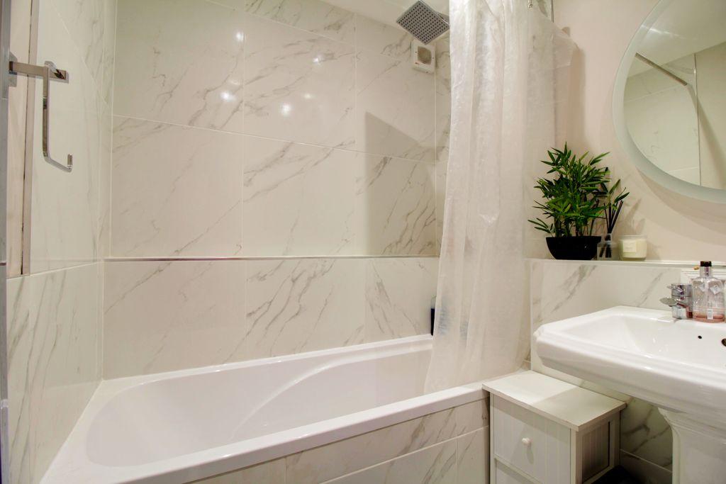 Bathroom (Bathroom )