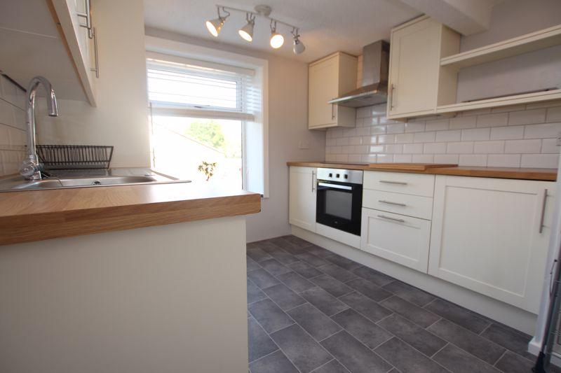 Shawclough Road, Rochdale OL12 6LN 1 bed apartment £525 pcm (£121 pw)