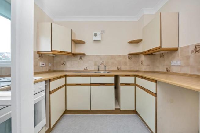 Cedar Close, London, Se21 1 Bed Flat - £115,000