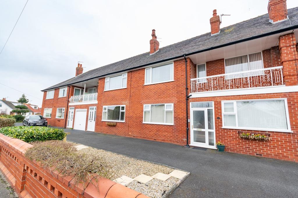 St Annes Road East, Lytham St Annes, FY8 3 bed apartment for sale £