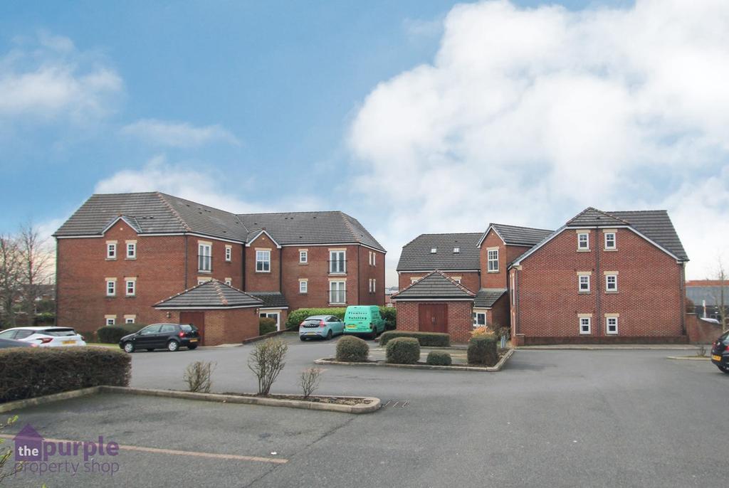 Street, Horwich, Bolton, BL6 2 bed flat £119,950