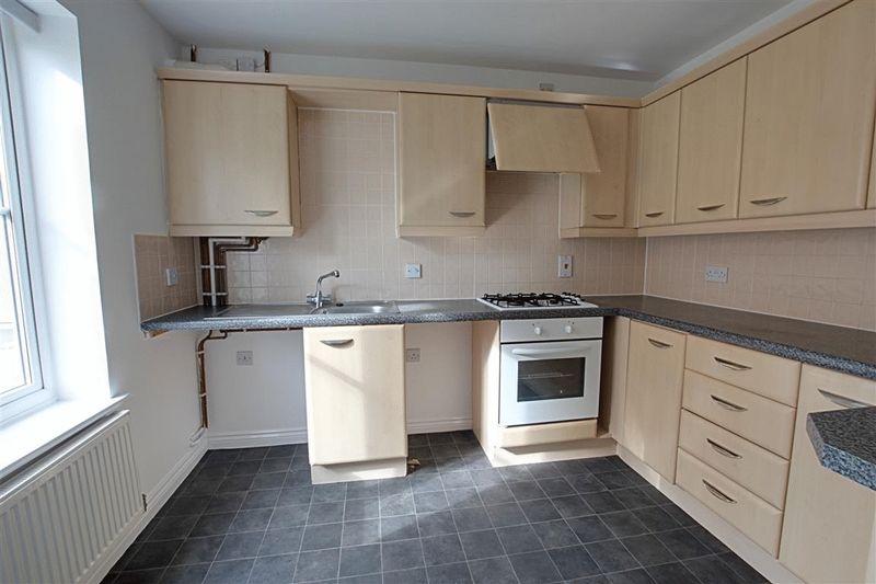 Hackney Way, Westbury 3 bed terraced house £1,100 pcm (£254 pw)