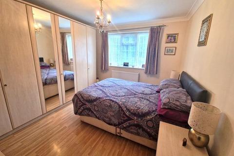 12 Wellington Road, Pinner, HA5 4NL