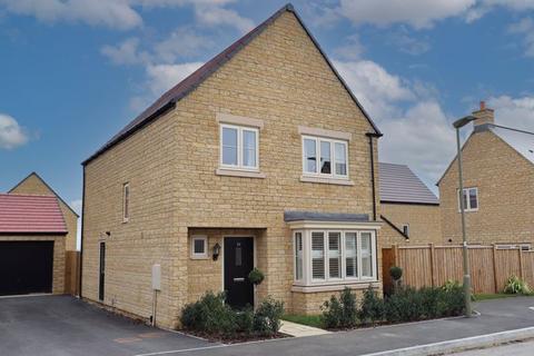 4 bedroom detached house to rent, Spitfire Drive, Witney