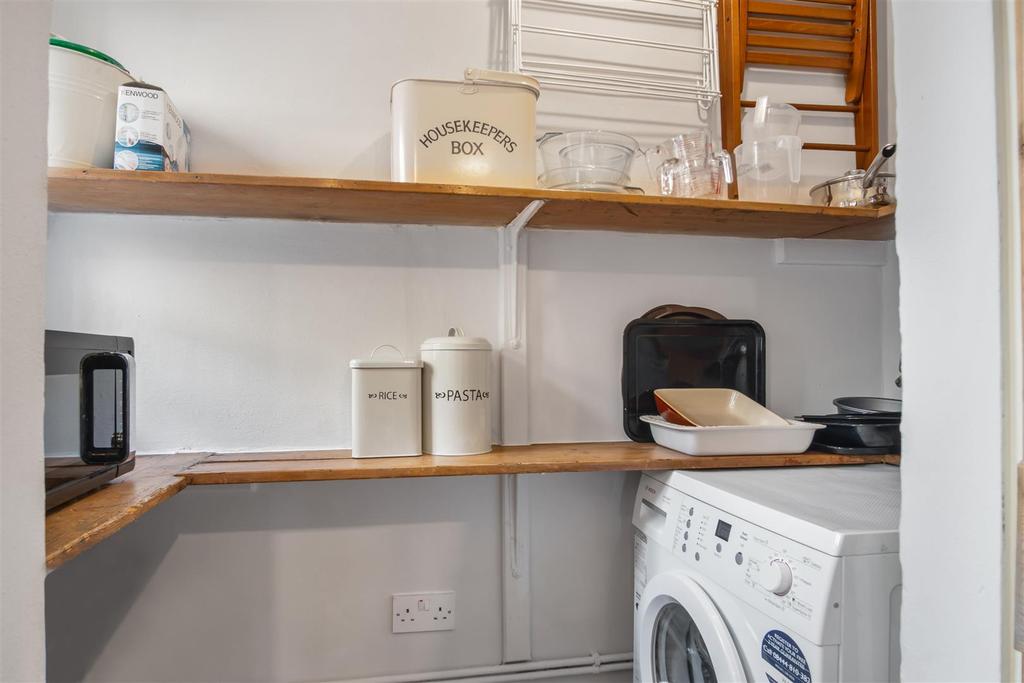 Pantry/utility room