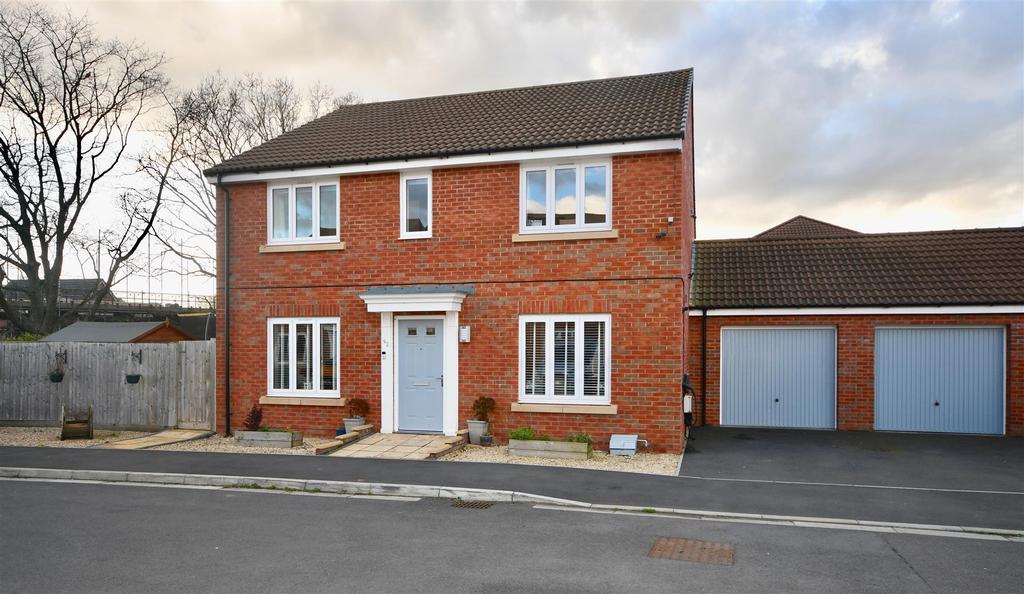 Dragon Rise, Norton Fitzwarren, Taunton 4 bed link detached house £