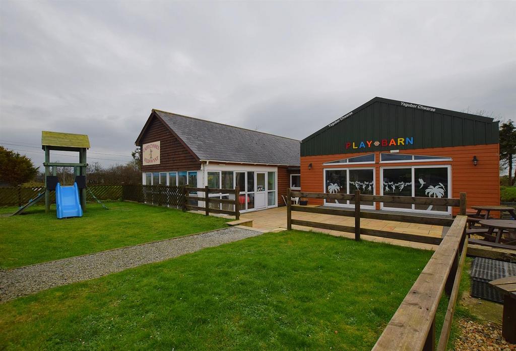 Cafe &amp; Playbarn