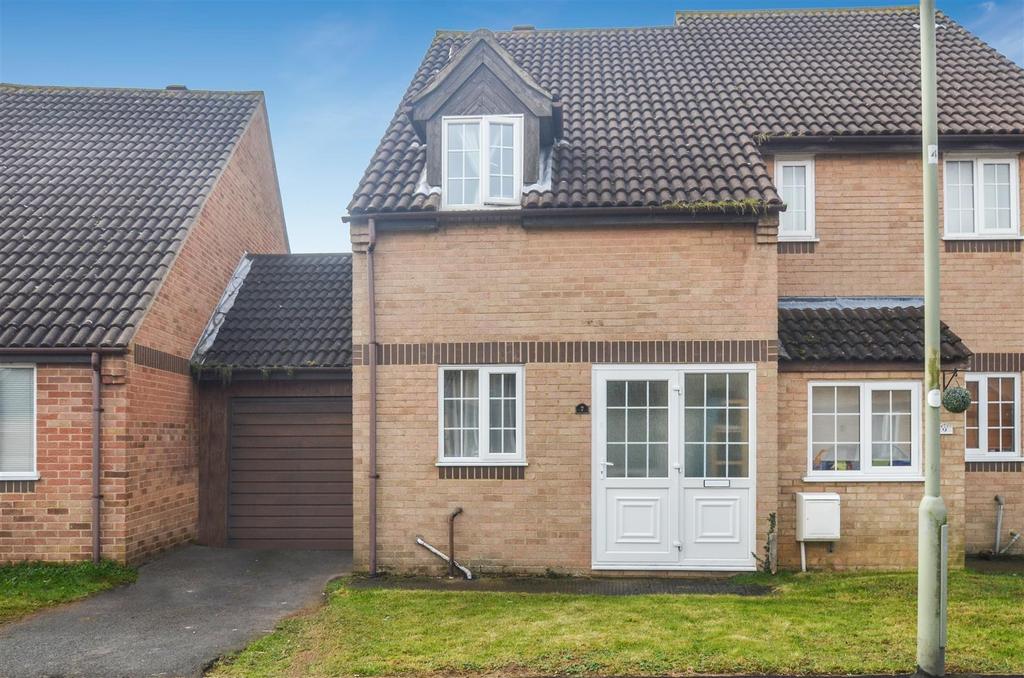 Harrier Way, Bicester 2 bed semidetached house £280,000