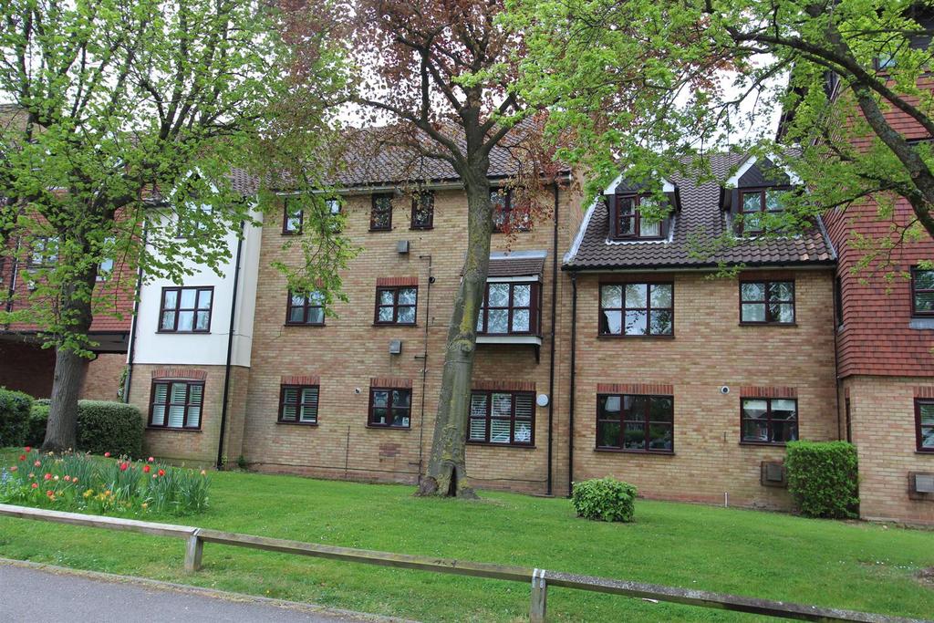 Lea Court, The Ridgeway, North Chingford 1 bed flat £275,000