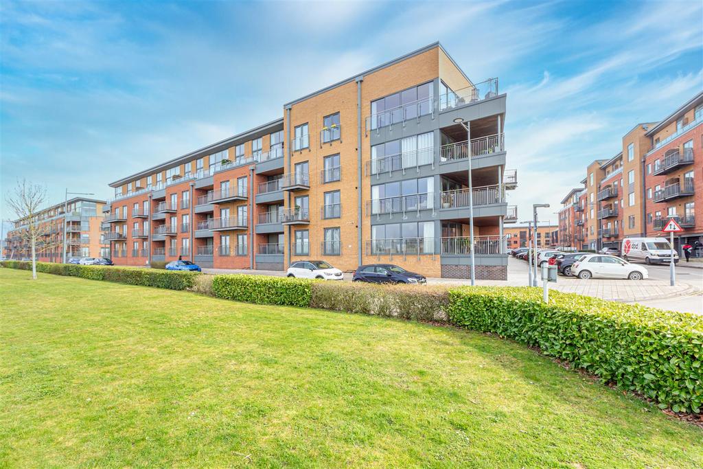 Basin Road, Worcester 2 bed apartment £330,000