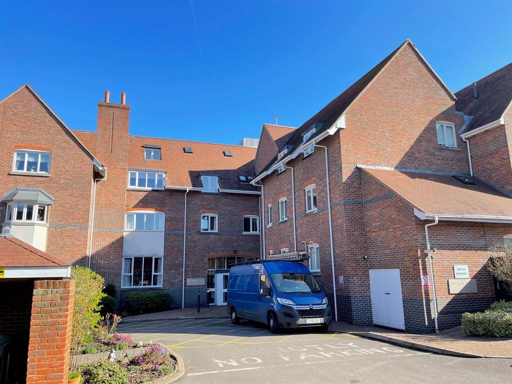 Bridge Street, WaltonOnThames 2 bed apartment for sale £215,000