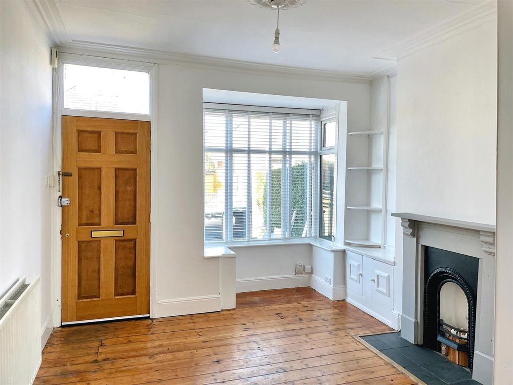 Earls Court Road, Harborne... 2 bed house £795 pcm (£183 pw)