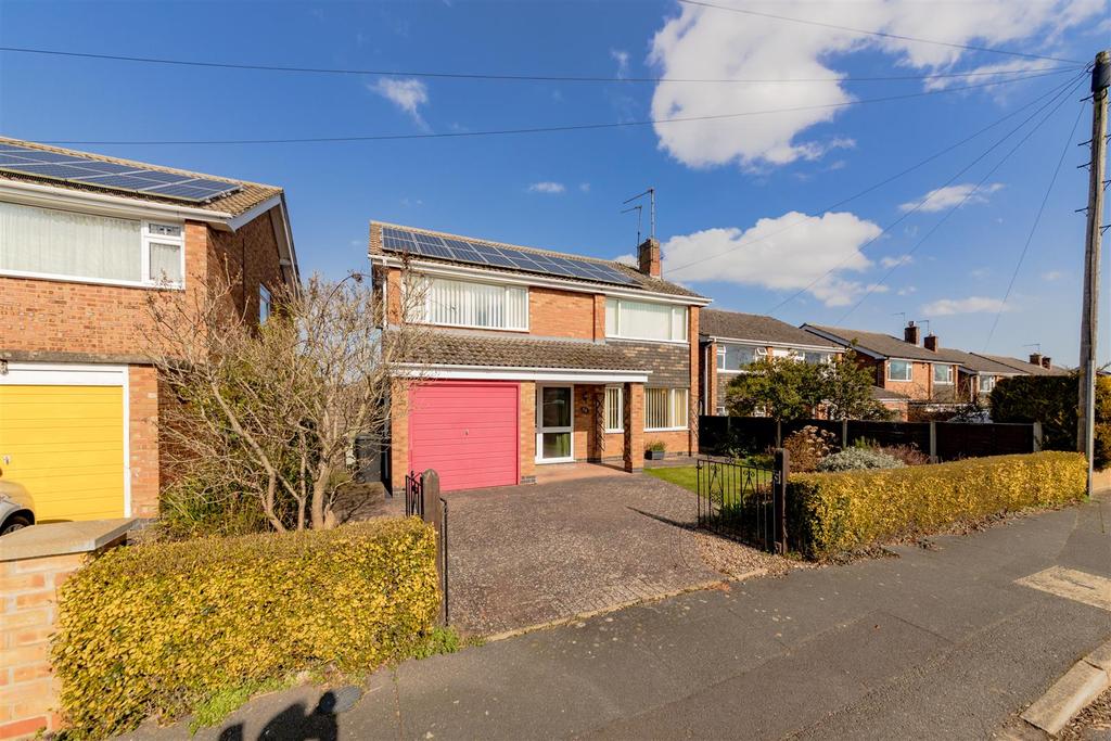 Welland Way, Oakham 4 bed detached house £350,000