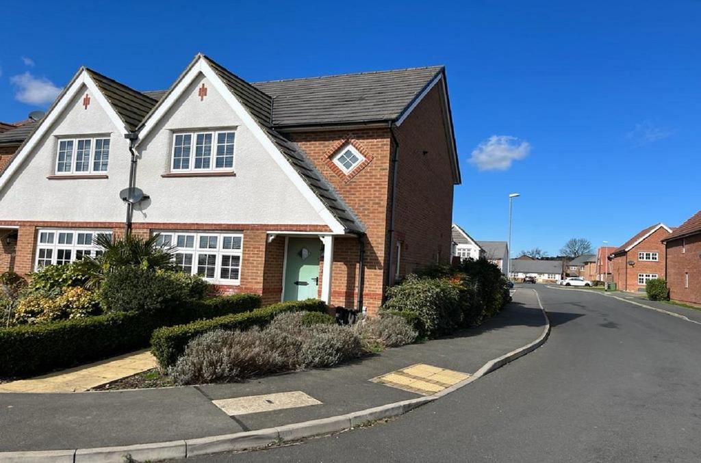 Pynkeny Close, Earls Barton... 3 bed semidetached house £315,000