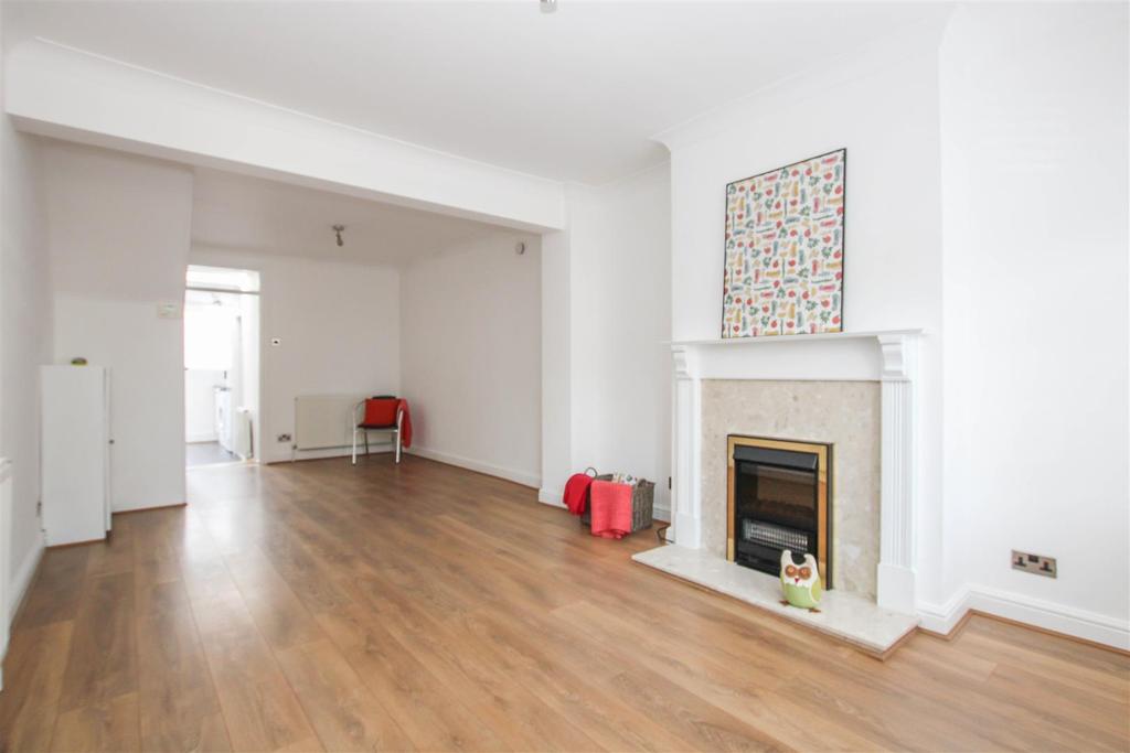 Sussex Road, Warley, Brentwood 2 bed terraced house £350,000