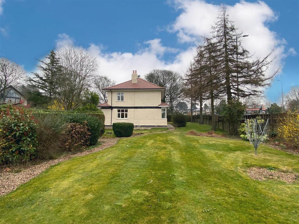 Marcliff Crescent, Wickersley, Rotherham 4 bed detached house £1,500