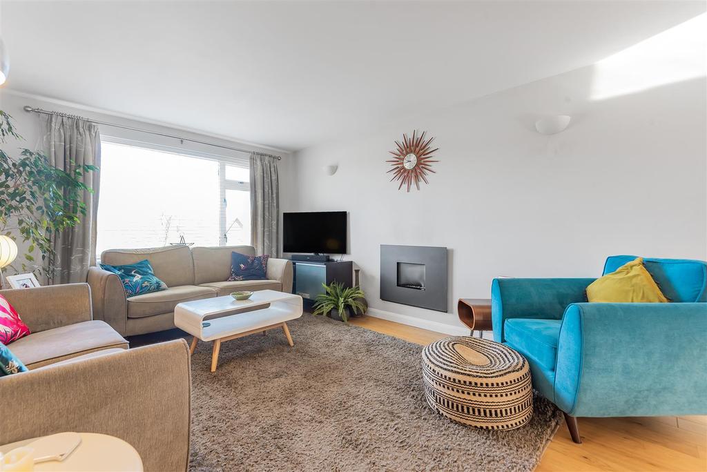 Coneygar Close, Bridport 4 bed detached house £550,000