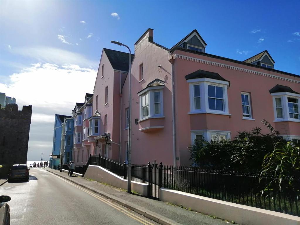 Wimbledon Court, St. Florence Parade, Tenby 2 bed apartment £275,000