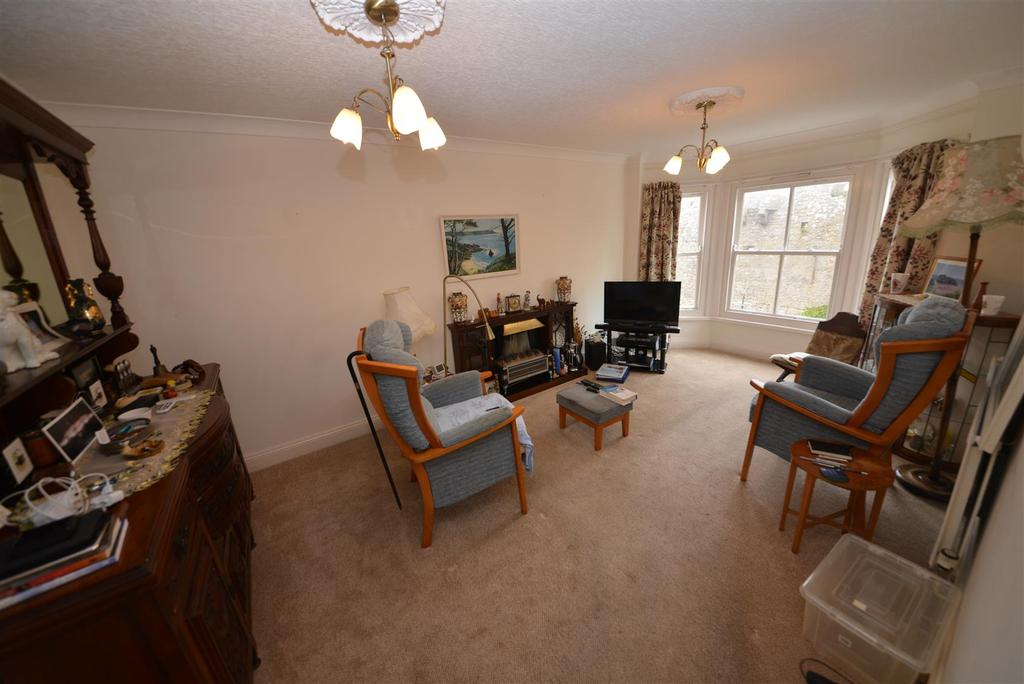 Wimbledon Court, St. Florence Parade, Tenby 2 bed apartment £275,000